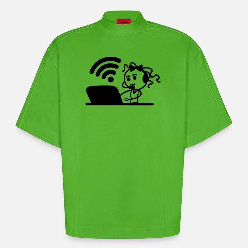 Glückliches Mädchen oder Frau auf Laptop-WLAN - Heavyweight Oversized Organic Boxy T-Shirt Made in EU - Apple Neon