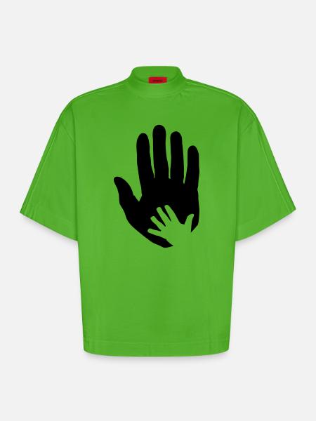 Baby, barn hånd i voksen forælder hånd. - Heavyweight oversized organic boxy T-shirt made in EU - Apple Neon