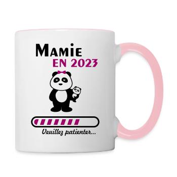 Mamie en 2023, future grand-mère, mémé, bébé - Mug contrasté - blanc/rose - Droite