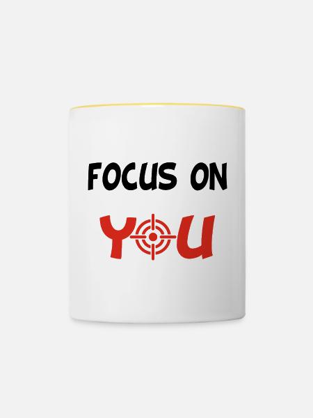 Focus on You (Englisch & Schwarz) - Tasse zweifarbig - Weiß/Gelb