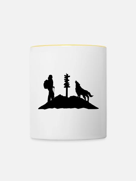 Wandern, Wanderin, Wolf und Berg - Tasse zweifarbig - Weiß/Gelb