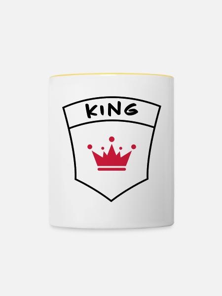 King auf Brusttasche - Tasse zweifarbig - Weiß/Gelb