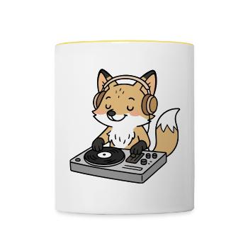 Ein Fuchs als DJ mit Kopfhörern am Mischpult - Tasse zweifarbig - Weiß/Gelb - Vorne