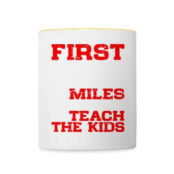D’abord, je cours les kilomètres, puis j’apprends aux enfants 5 - Mug contrasté - blanc/jaune - Devant