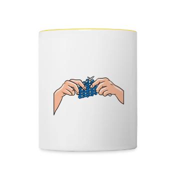 Le futur copain de tricot de maman - Mug contrasté - blanc/jaune - Devant