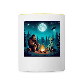 Bigfoot with alien at the campfire - Contrasting Mug - white/yellow - Front