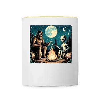 Bigfoot with alien at the campfire - Contrasting Mug - white/yellow - Front
