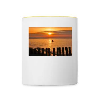 Angler im Sonnenuntergang - Tasse zweifarbig - Weiß/Gelb - Vorne