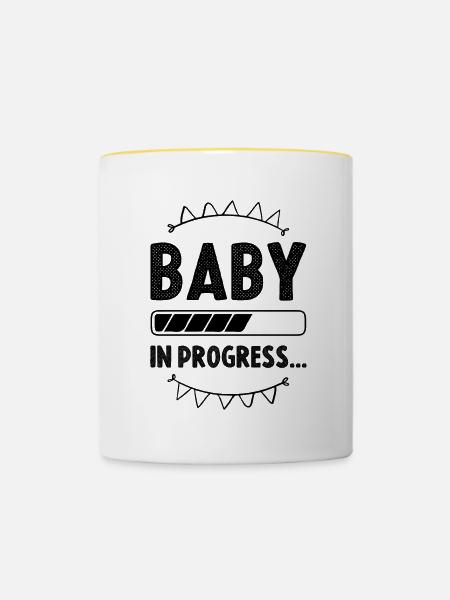 baby in prozess - Tasse zweifarbig - Weiß/Gelb