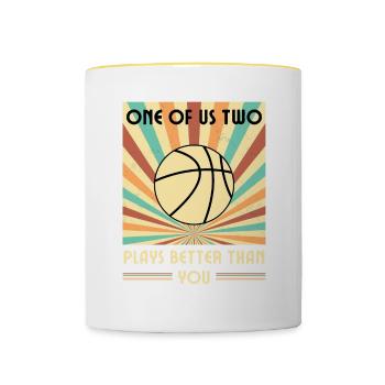 Einer Von Uns Beiden Spielt Besser Basketball - Tasse zweifarbig - Weiß/Gelb - Vorne