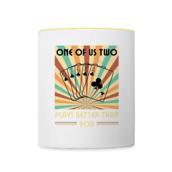 Einer Von Uns Beiden Spielt Besser Als Du Poker - Tasse zweifarbig - Weiß/Gelb - Vorne