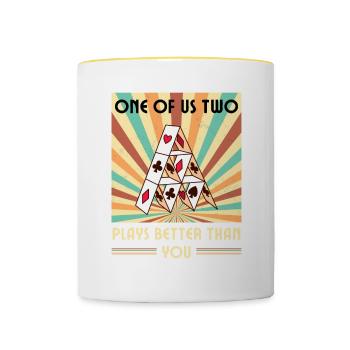 Einer Von Uns Beiden Spielt Besser Als Du Poker - Tasse zweifarbig - Weiß/Gelb - Vorne