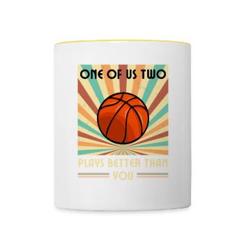 Einer Von Uns Beiden Spielt Besser Basketball - Tasse zweifarbig - Weiß/Gelb - Vorne