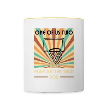 Einer Von Uns Beiden Spielt Besser Basketball - Tasse zweifarbig - Weiß/Gelb - Vorne