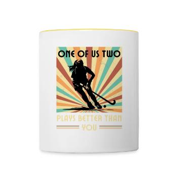 Einer Von Uns Beiden Spielt Besser Feldhockey - Tasse zweifarbig - Weiß/Gelb - Vorne