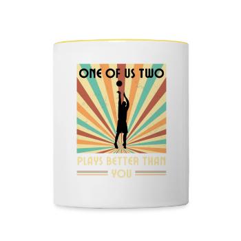 Einer Von Uns Beiden Spielt Besser Basketball - Tasse zweifarbig - Weiß/Gelb - Vorne