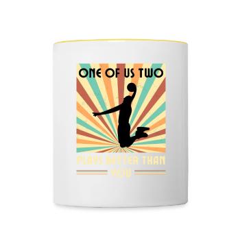 Einer Von Uns Beiden Spielt Besser Basketball - Tasse zweifarbig - Weiß/Gelb - Vorne