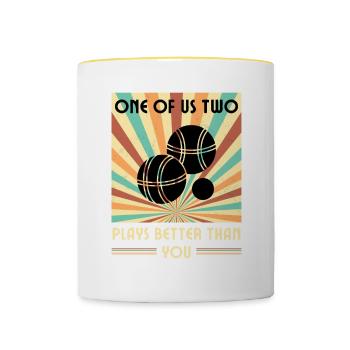 Einer Von Uns Beiden Spielt Besser Boule Als Du - Tasse zweifarbig - Weiß/Gelb - Vorne