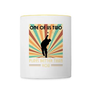 Einer Von Uns Beiden Spielt Besser Als Du Cricket - Tasse zweifarbig - Weiß/Gelb - Vorne
