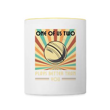 Einer Von Uns Beiden Spielt Besser Als Du Cricket - Tasse zweifarbig - Weiß/Gelb - Vorne
