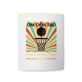 Einer Von Uns Beiden Spielt Besser Basketball - Tasse zweifarbig - Weiß/Gelb - Vorne