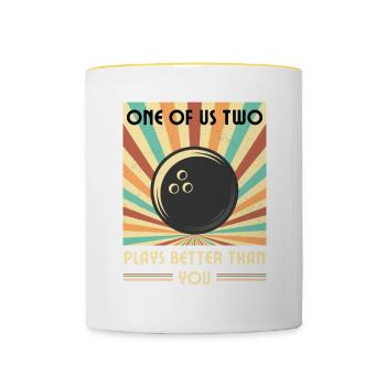 Einer Von Uns Beiden Spielt Besser Als Du Bowling - Tasse zweifarbig - Weiß/Gelb - Vorne