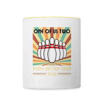 Einer Von Uns Beiden Spielt Besser Als Du Bowling - Tasse zweifarbig - Weiß/Gelb - Vorne