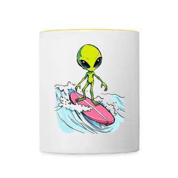 Alien is surfing the Ocean Waves 1 - Tasse zweifarbig - Weiß/Gelb - Vorne