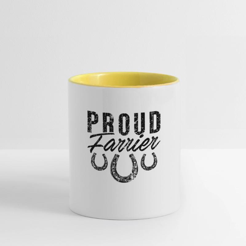 Fier maréchal-ferrant forgeant des ferronnettes en fer à cheval maréchal-ferrant Mug contrasté