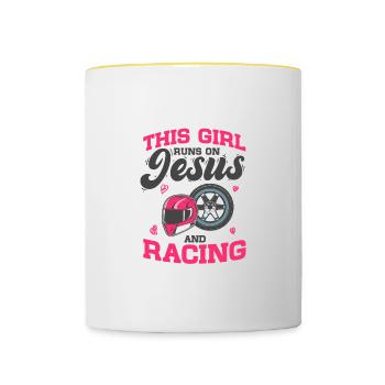 Autorennen This Girl Runs On Jesus And Racing - Tasse zweifarbig - Weiß/Gelb - Vorne