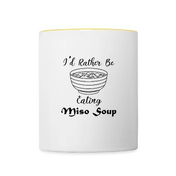 Manger de la soupe miso avec des nouilles ramen - Mug contrasté - blanc/jaune - Devant