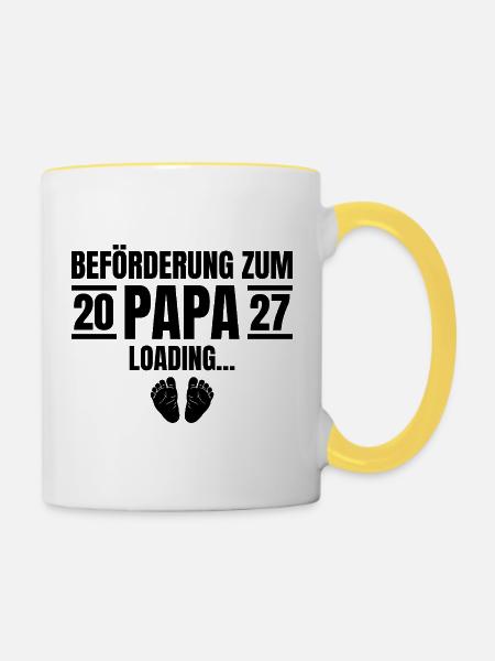 Beförderung zum Papa 2027 Loading - Tasse zweifarbig - Weiß/Gelb