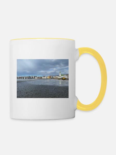 Winterpanorama von Reykjavik - Tasse zweifarbig - Weiß/Gelb