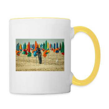 Sur la plage - Mug contrasté - blanc/jaune - Droite