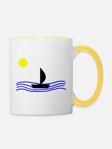 Mit dem Boot auf dem Meer - Tasse zweifarbig - Weiß/Gelb