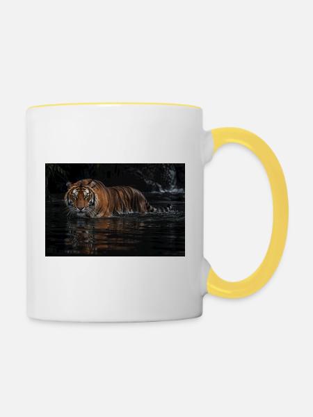 Tiger im schwarzen Wasser - Tasse zweifarbig - Weiß/Gelb