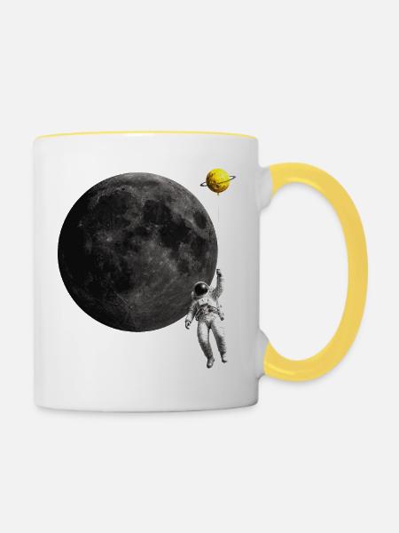 Astronaut and Moon Balloon - Tasse zweifarbig - Weiß/Gelb
