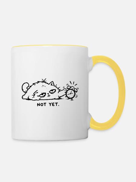 Noch nicht – Schläfrige Katze mit Wecker - Tasse zweifarbig - Weiß/Gelb
