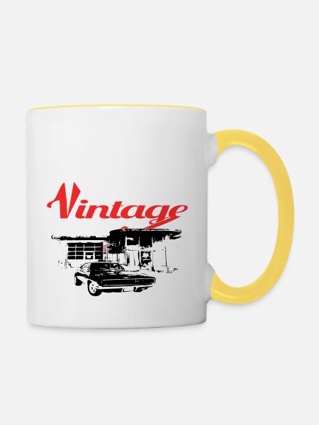 Muscle-Car an Tankstelle - Tasse zweifarbig - Weiß/Gelb
