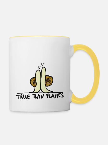 true twin flames - Tasse zweifarbig - Weiß/Gelb