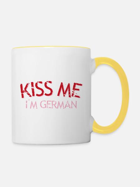 Küss mich, ich bin Deutscher - Tasse zweifarbig - Weiß/Gelb