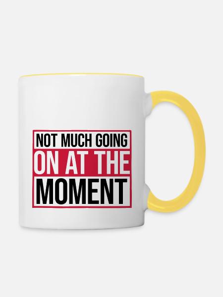 Not much going on - Tasse zweifarbig - Weiß/Gelb
