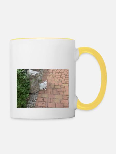 Katze Busch Mülltonne Stein - Tasse zweifarbig - Weiß/Gelb
