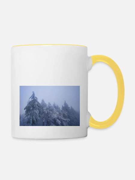 Bäume im Schnee - Tasse zweifarbig - Weiß/Gelb