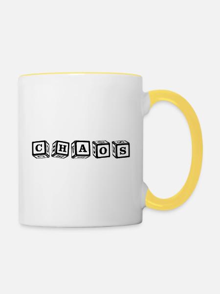 Chaos – Auffälliges 3D-Würfelbuchstaben-Design - Tasse zweifarbig - Weiß/Gelb