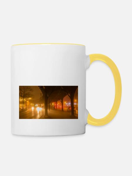 Hochbahn am nebligen Abend - Tasse zweifarbig - Weiß/Gelb