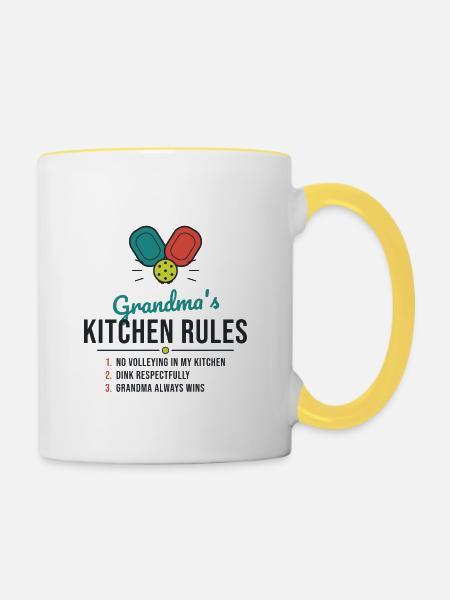 Omas Küche Regeln - Tasse zweifarbig - Weiß/Gelb