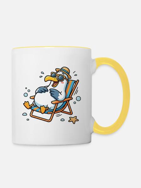 Relaxte Möwe am Strand - Tasse zweifarbig - Weiß/Gelb