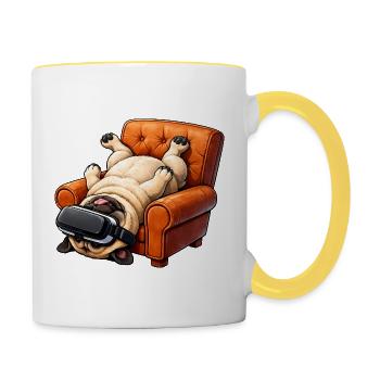 Mops mit VR Brille im Sessel - Tasse zweifarbig - Weiß/Gelb - Rechts