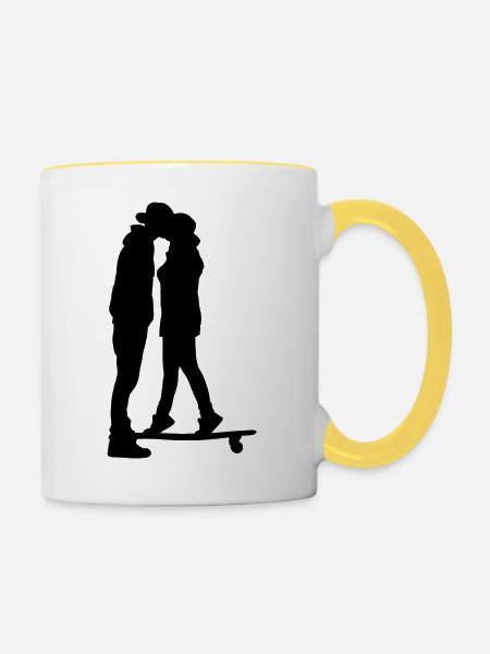Skateboard Kuss - Tasse zweifarbig - Weiß/Gelb